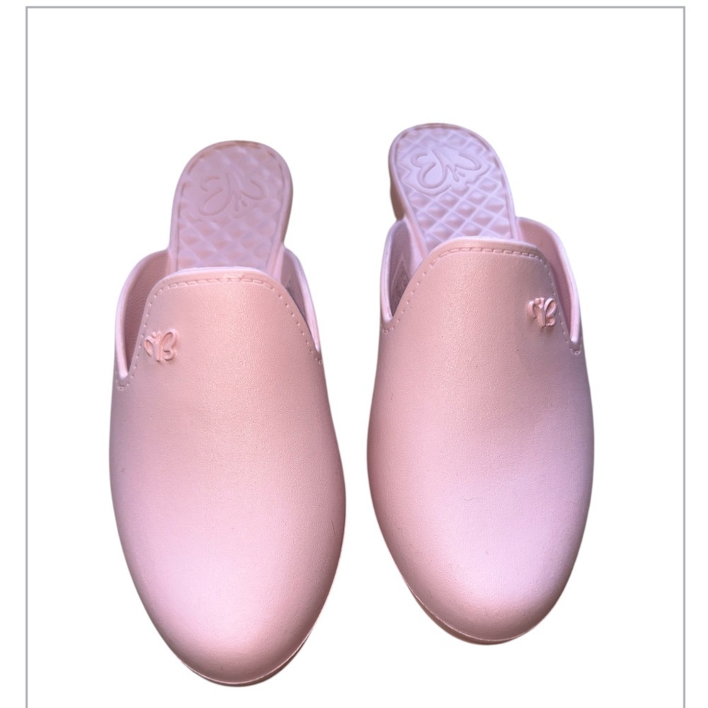 NWOT Bert’s Beach Shoes Elegant Pink Women's Slip-On Shoes